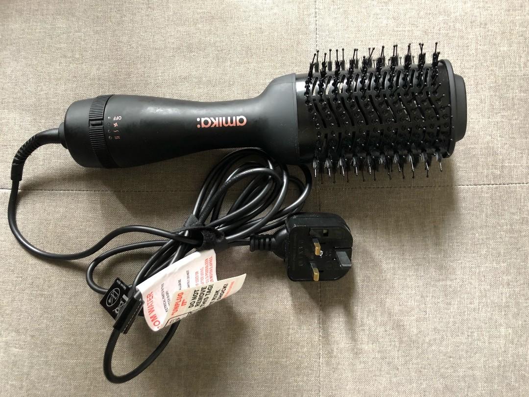 Amika Blow Dryer Brush, 美容＆化妝品, 健康及美容 頭髮護理 Carousell