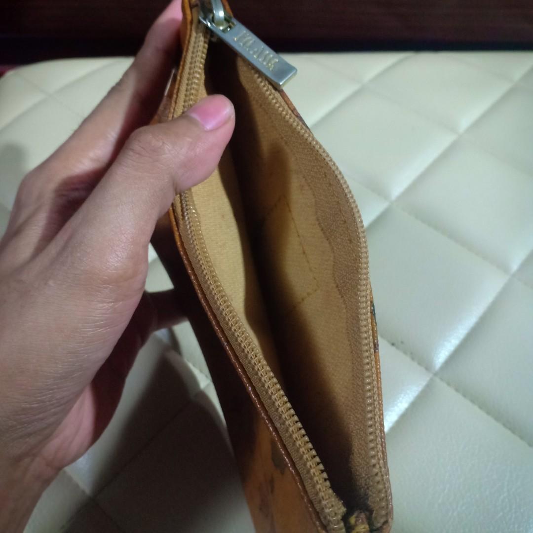 Authentic Alviero Martini long wallet (Category: Luxury Bags & Wallets) located in Binangonan. Submitted by jfluxury.co (Listing ID 1139657863, Image 3). Description: excellent condition no flaws ykk zipper 💯% guaranteed authentic.😊 money back kapag fake po .🙂 bought in Japan.