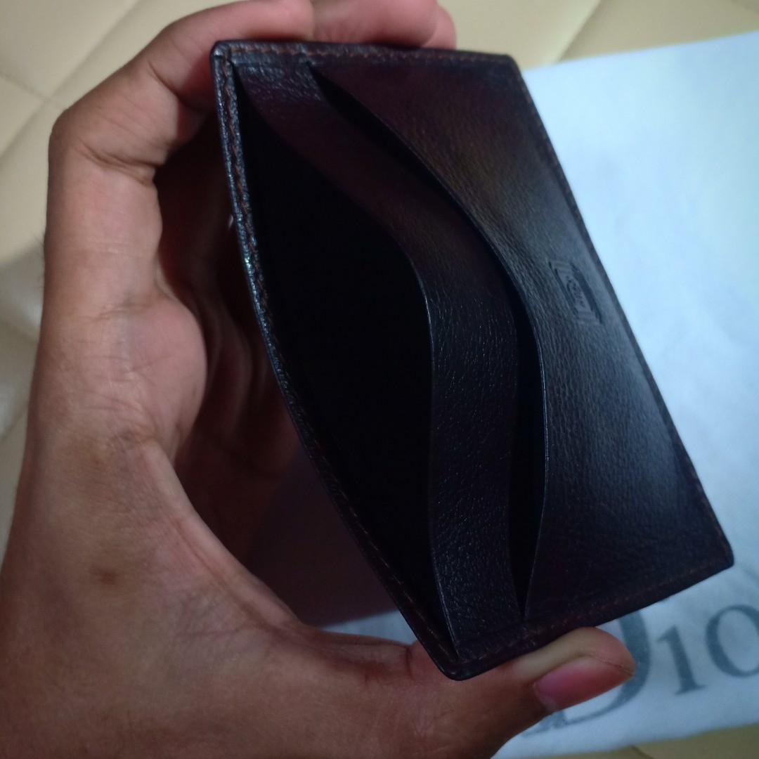 Authentic Christian Dior Card holder (Category: Luxury Bags & Wallets) located in Binangonan. Submitted by jfluxury.co (Listing ID 1139652079, Image 3). Description: brand new condition with care cards included no flaws bought in Japan 💯% guaranteed authentic .😊 money back kapag fake .🙂.