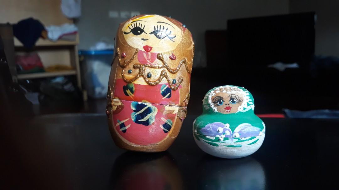 Authentic Russian dolls (Category: Vintage Collectibles) located in San Juan City. Submitted by tinch_721 (Listing ID 1139663224, Image 1). Description: 250 for the big one 175 for the small one shopee checkout available.