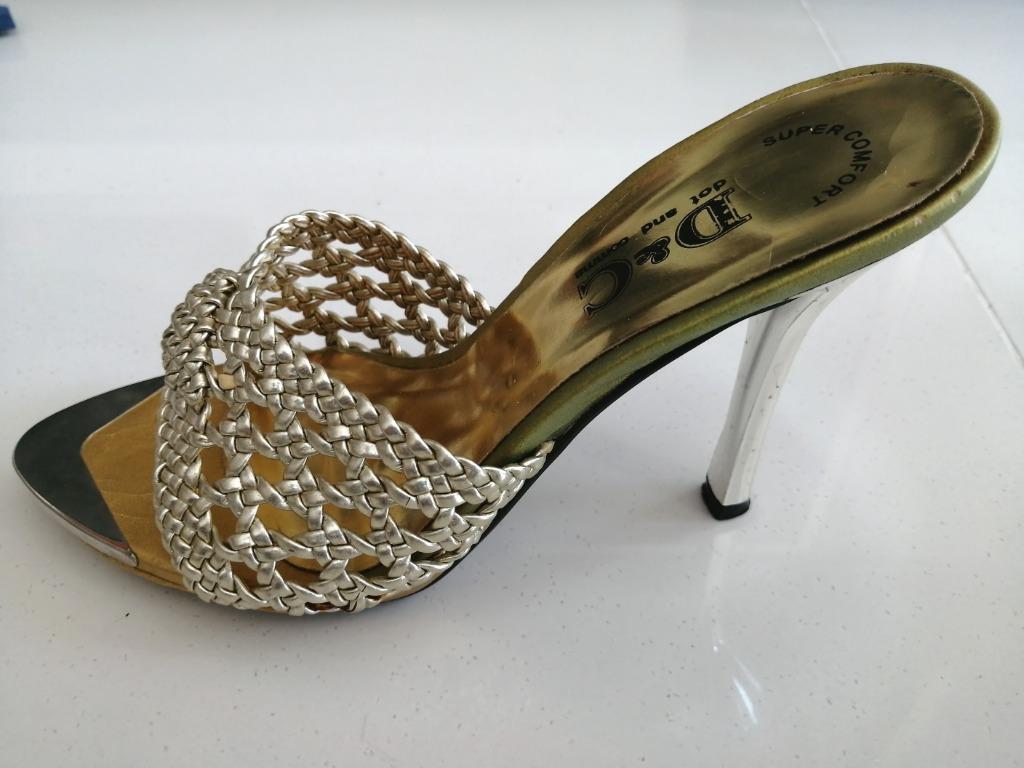 Gold heels outlet size 4