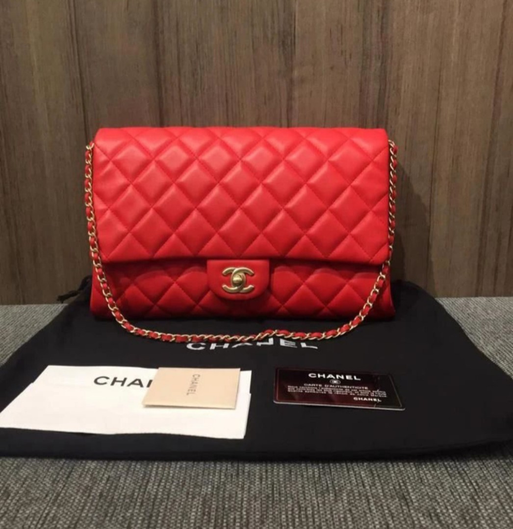 red chanel clutch