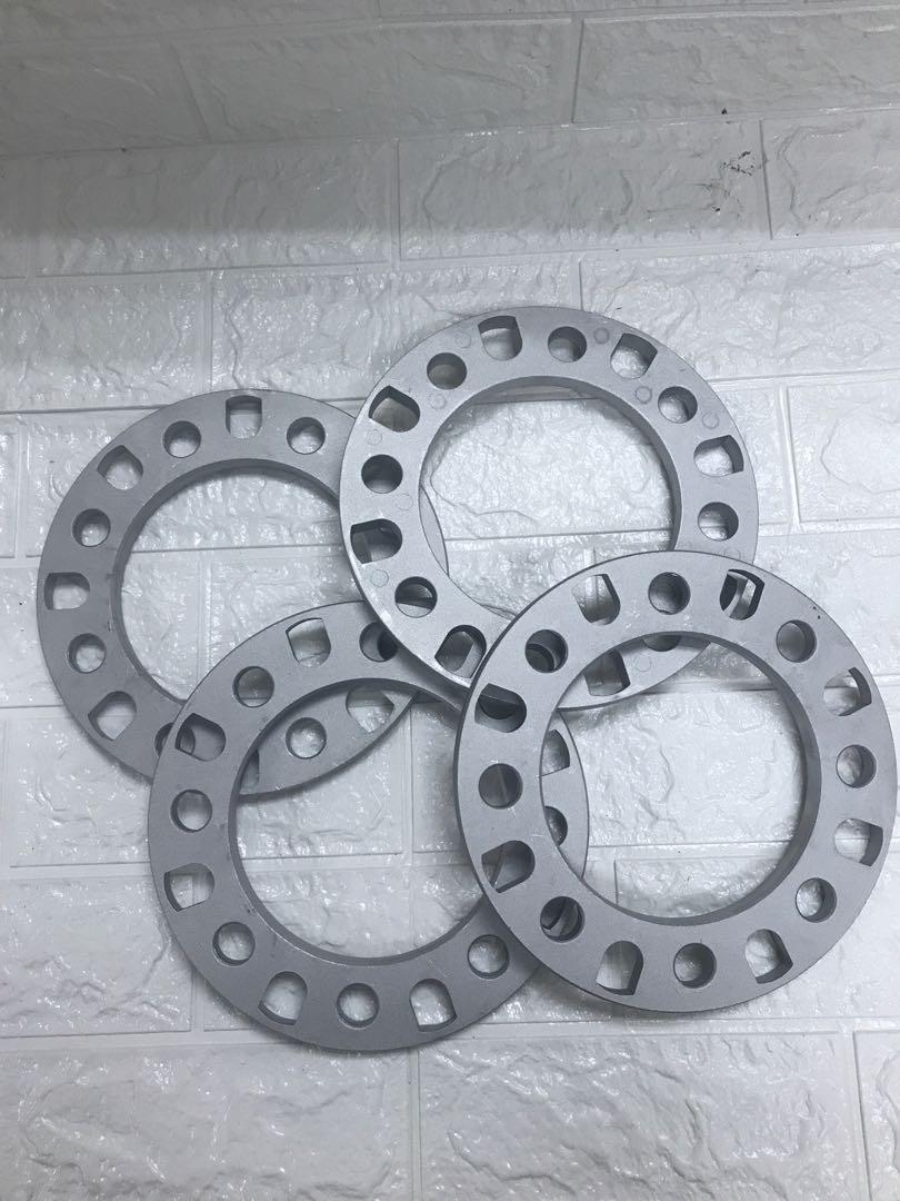 Flat Wheel Spacer for any car (Category: Mags and Tires) located in Pasay City. Submitted by meostore (Listing ID 1139674210, Image 2). Description: Item is in great condition, no issue at all, with box and all. Item has an alloy finish, 4 pieces available. Usable for universal wheels. Pm for more details. D: 20cm W: 1cm.