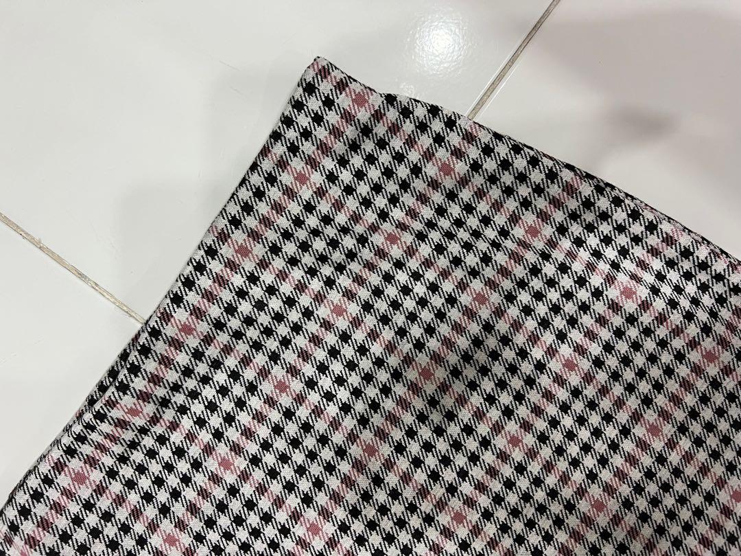 H&M Plaid skirt garterized (Category: Skirts) located in Quezon City. Submitted by rd.222 (Listing ID 1139737319, Image 2). Description: H&M Tartan skirt garterized Size Small Kindly manage your expectations 10/10.