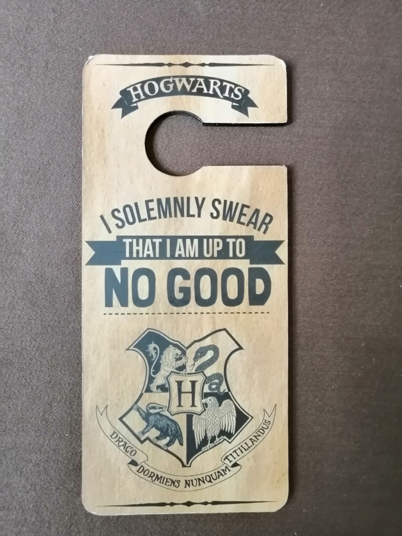 Hogwarts Door Hanger Harry Potter, Hobbies &amp; Toys, Memorabilia ...