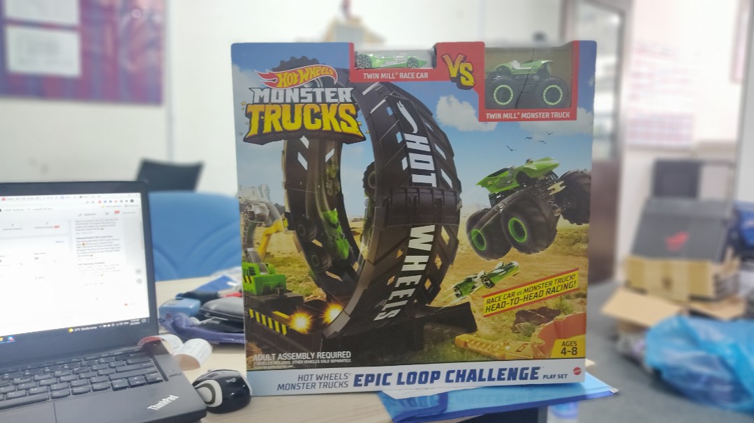 Hot Wheels Monster Trucks Epic Loop Challenge with Twin Mill Truck vs Car  Toy