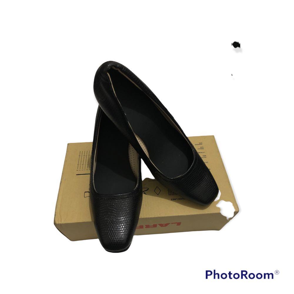 Buy Ladies Casual Comfort Slip On Flat Shoes by LARRIE | eRomman