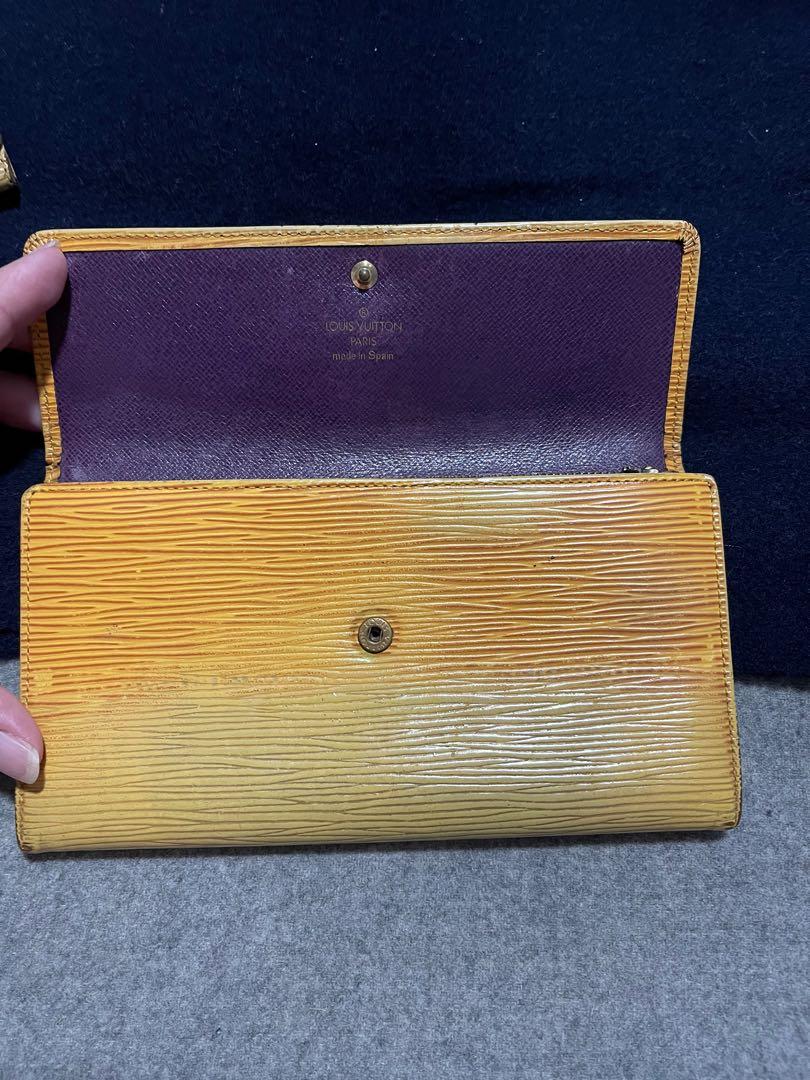 LV epi wallet and keycase bundle (Category: Luxury Bags & Wallets) located in Antipolo. Submitted by ambercs (Listing ID 1139783562, Image 2). Description: authentic LV epi wallet and keycase preloved and need spa ( if maselan) or pwede m din gawin project LV color lang and good to go na .