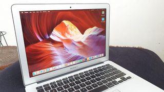 MACBOOK AIR