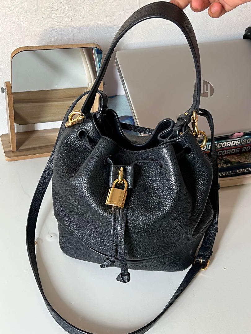 Marc jacobs lock that bucket bag top