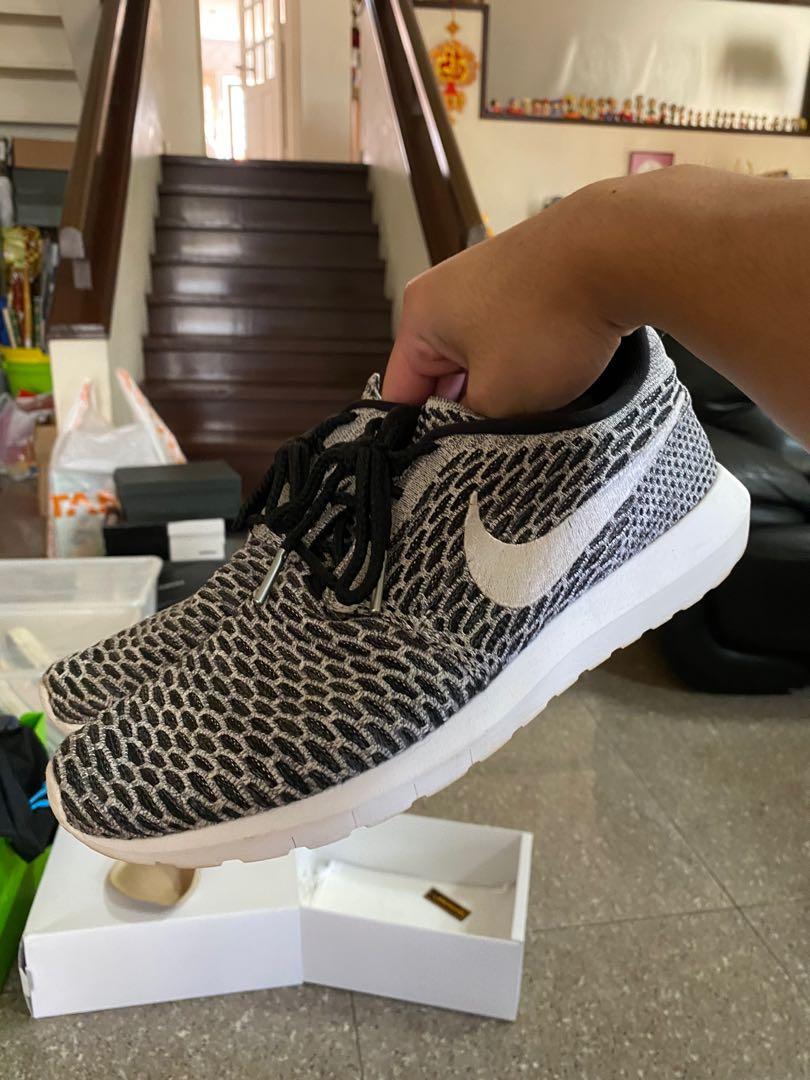 Nike Roshe Run US Men's Fashion, Footwear, Sneakers on Carousell