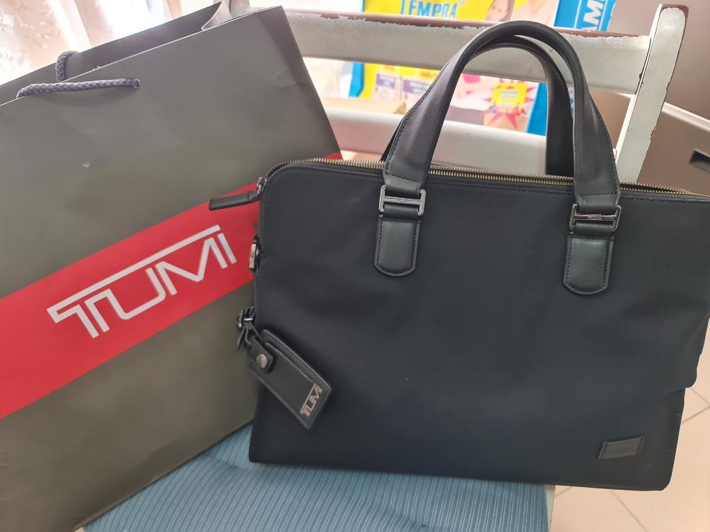 Tumi seneca slim brief 2025