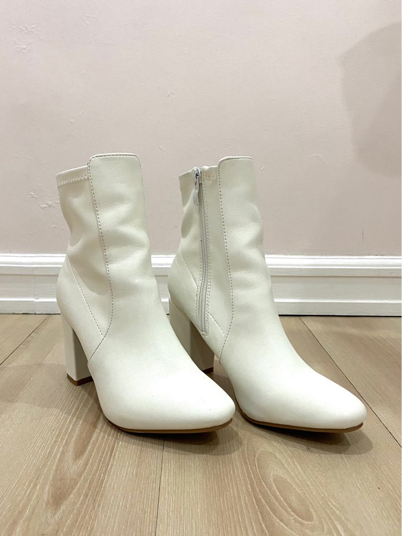 White Boots, Women's Fashion, Footwear, Boots on Carousell