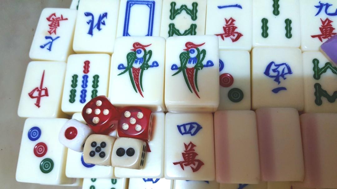 麻雀馬吊麻將Mahjong 紫色全144隻+4隻後備連盒籌碼及三角起莊牌正常 