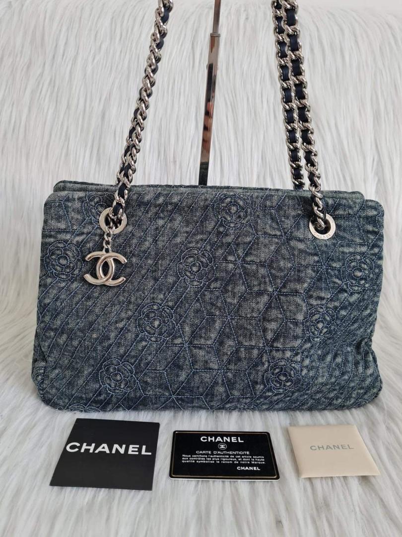 Auth chanel. Denim bag (Category: Luxury Bags & Wallets) located in Bauang. Submitted by rjae07 (Listing ID 1139900885, Image 1). Description: ▪️Chanel Camellia denim chain bag▪️ ☑️Available in Bacolod ✅Series: 16 ✅Condition: 8.5/10 ✅Material: denim ✅Inclusions: authenticity card, and hologram sticker.