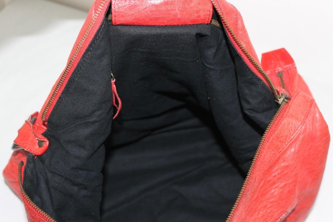 Balenciaga red shoulder bag (Category: Luxury Bags & Wallets) located in Quezon City. Submitted by theplushhaven (Listing ID 1139978841, Image 3). Description: Red Balenciaga Shoulder Day Bag pls manage your expectations signs of usage bag needs cleaning for pick up only or grab. meet up at ROBMAG.