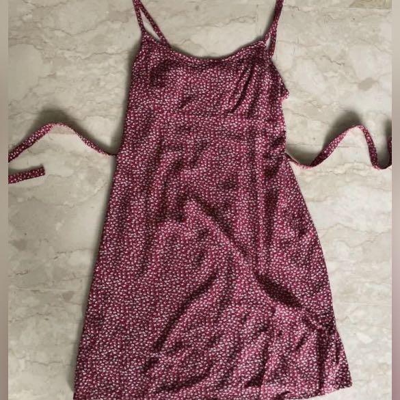Brandy Melville Colleen red flower dress, Women's Fashion, Dresses & Sets,  Dresses on Carousell