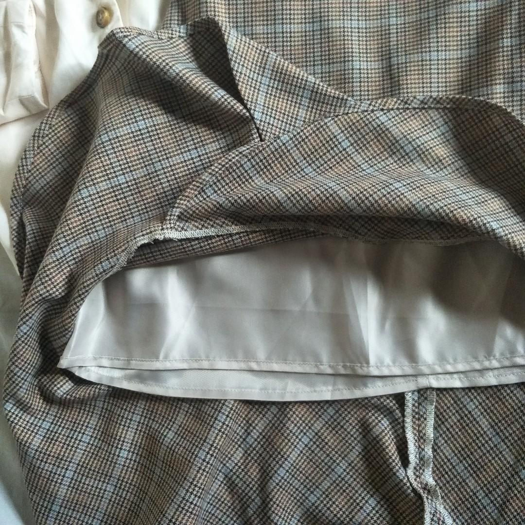 Brown plaid ruffle pleated skirt (Category: Skirts) located in Manila. Submitted by b2dazzle (Listing ID 1139955233, Image 3). Description: ✦ Posted item: skirt ╰ Waist: 27", length: 19.5" ╰ Thrifted but like new, thick material ♡ ╰ ₱280 ꔛ mode of payment: gcash / paymaya ꔛ mnl-based • shopee checkout • no cod ꔛ follow us on ig: @_b2dazzle tags: korean fashion, online, kpop, ukay, thrifted, aesthetic, harajuku, puff sleeves, f21, instagram, japan