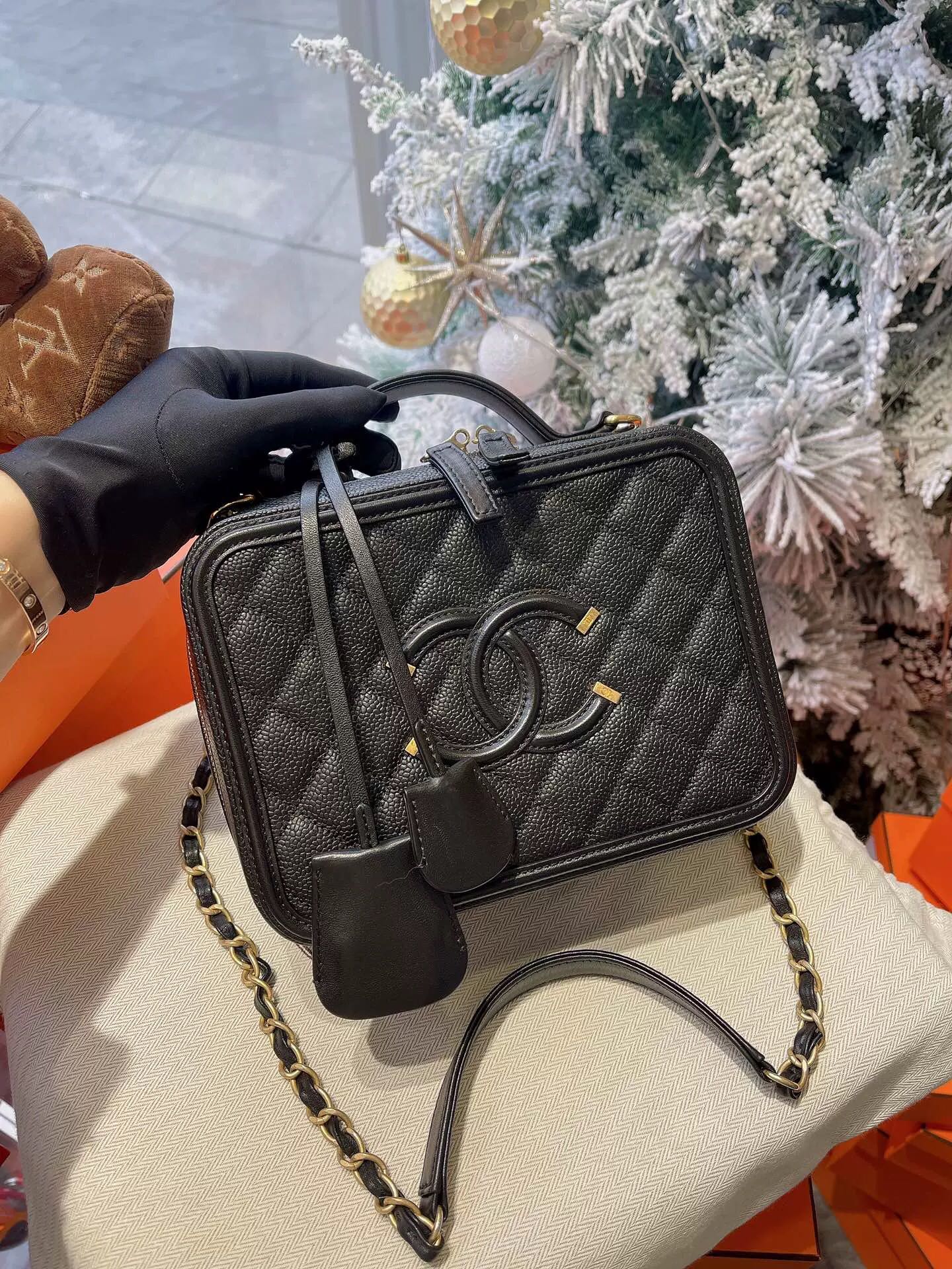 Chanel vanity case 21 Carousell