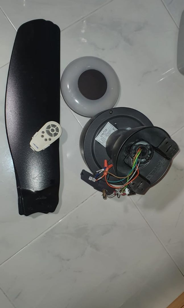 Crestar fan with light, Furniture & Home Living, Lighting & Fans, Fans on Carousell
