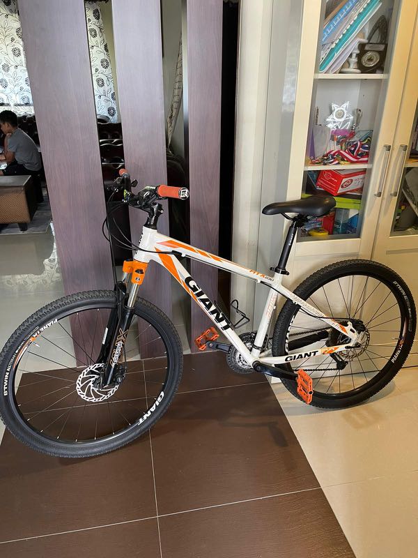 Giant ATX 830 $450, Sports Equipment 
