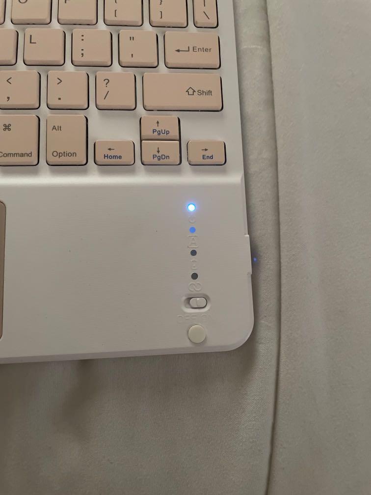 iPad Bluetooth Keyboard (Category: Computer Keyboard) located in Quezon City. Submitted by ncs.preloved (Listing ID 1139879766, Image 2). Description: RFS: I dont use it .