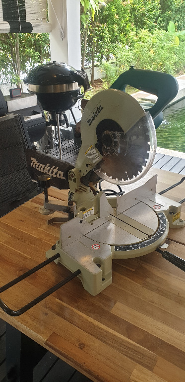 MAKITA 255MM COMPOUND MITRE SAW 1650W LS1040 Furniture Home