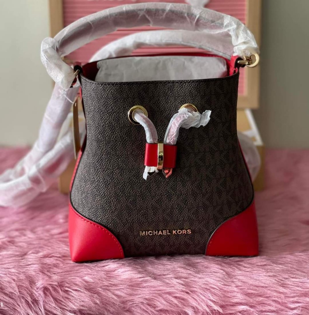 Michael Kors Suri Small Logo Crossbody Bag, Luxury, Bags & Wallets on  Carousell