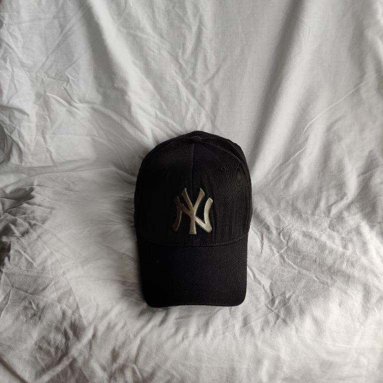 Vintage MLB New York Yankees Close cap, Men's Fashion, Watches &  Accessories, Caps & Hats on Carousell