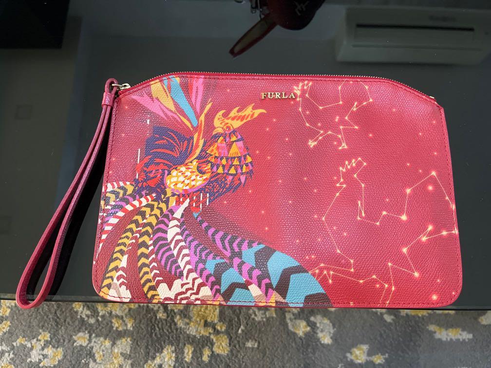 Furla envelope bag store