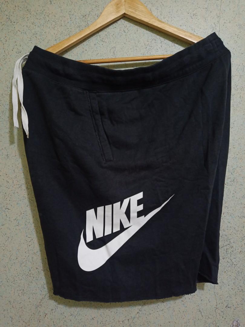Black nike alumni hot sale shorts