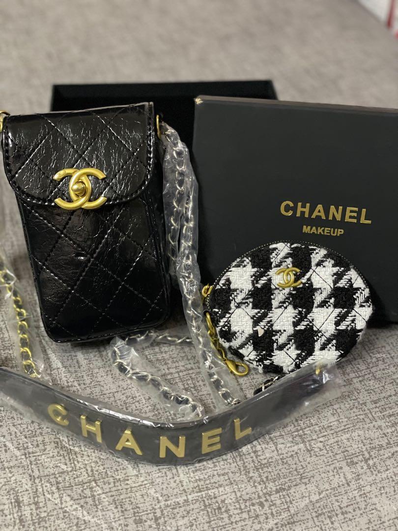 Ukshop_let_it_go - 14/7 . . ADVERTISEMENT . . This is a Chanel set gift bag  for vip members If you buy Cosmetics @ perfume in Malaysia for rm3k only  can get this