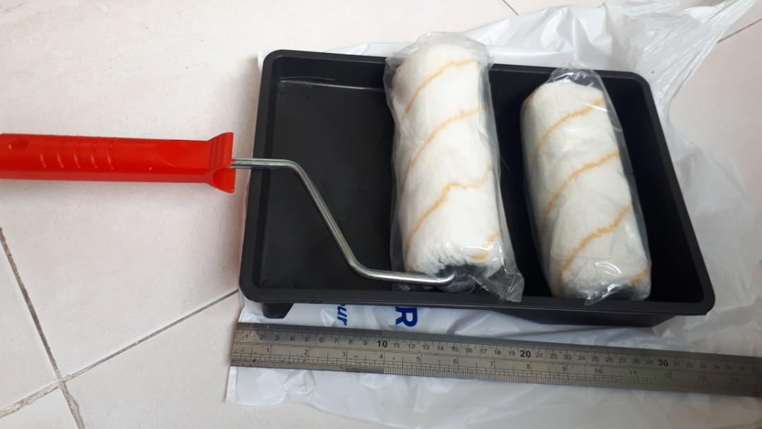 Paint Roller Set (Category: Other Home Decor) located in Singapore. Submitted by allenlwc (Listing ID 1139912521, Image 1). Description: 7" paint roller set. Brand new & selling as it is..