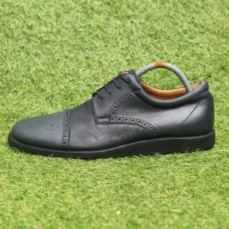 Bally top wingtip shoes