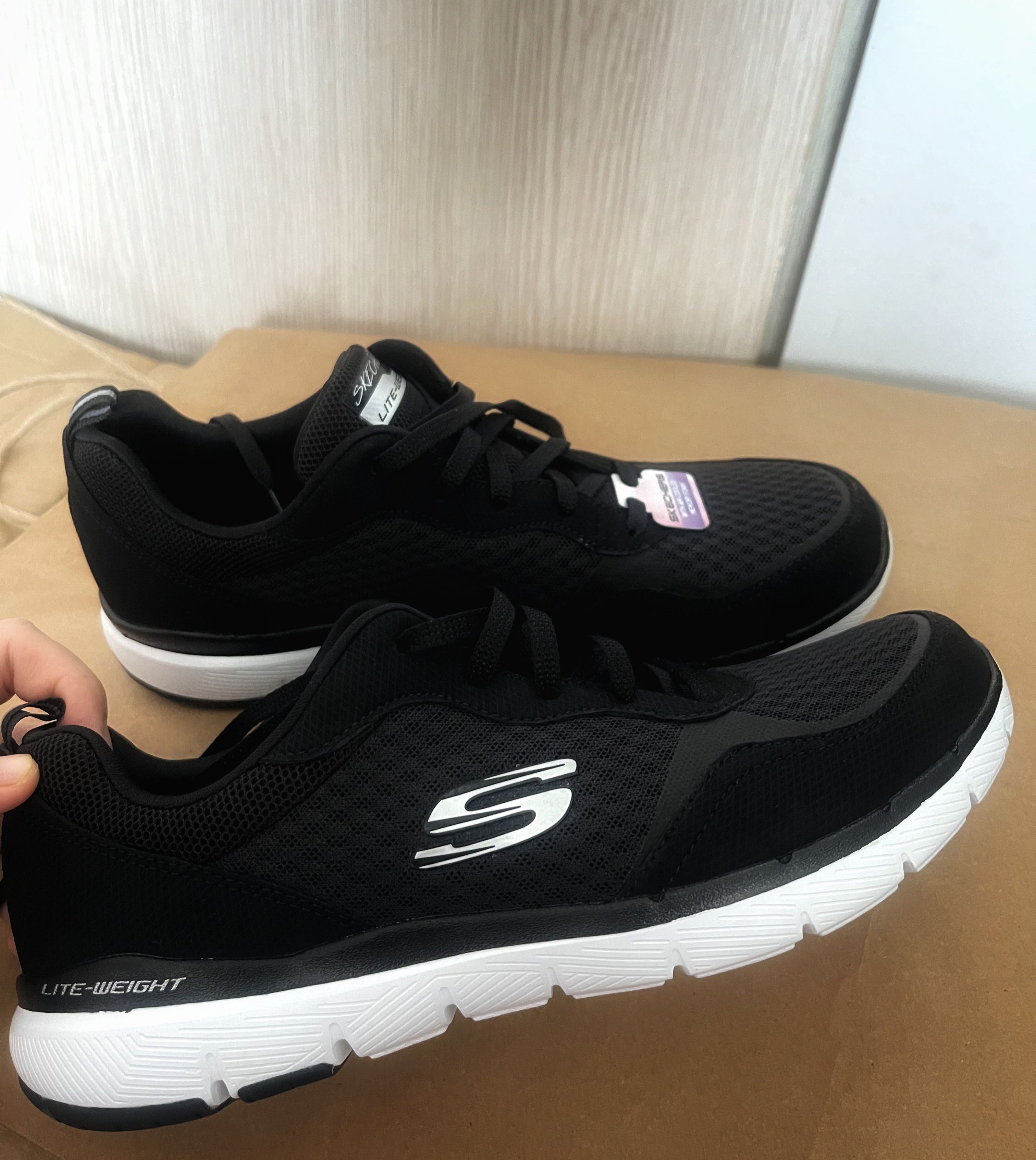 Escritura Domar pegamento Skechers Air Cooled Memory Foam Lite Weight, Women's Fashion, Footwear,  Sneakers on Carousell