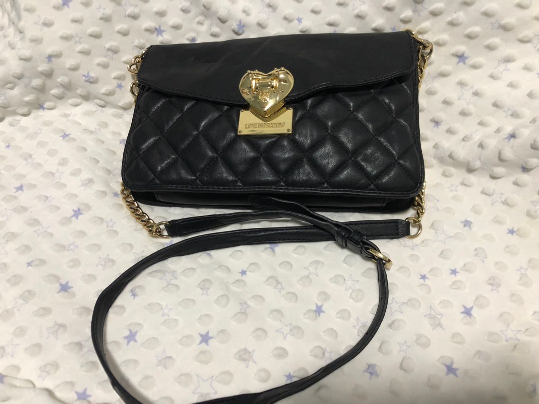 Tas moschino sling hot sale bag