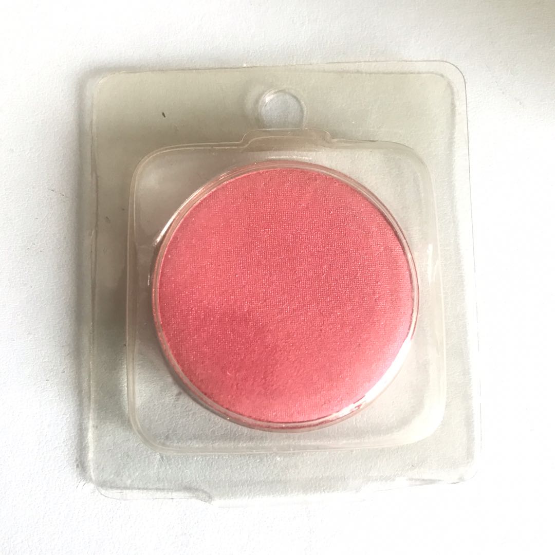 Euphoria Sydney Sweeney Suesh holographic Single Eyeshadow Pot in E62