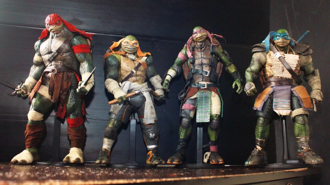 Unboxing the 1/6 scale ThreeZero Teenage Mutant Ninja Turtles action  figures 