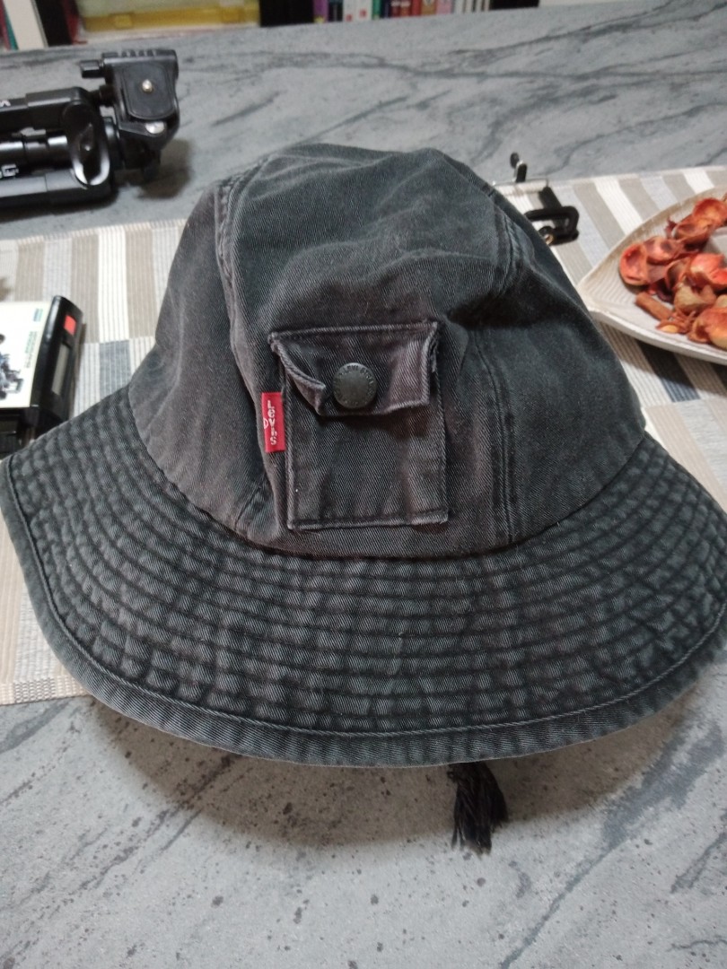 Topi Levi's Vintage, Men's Fashion 