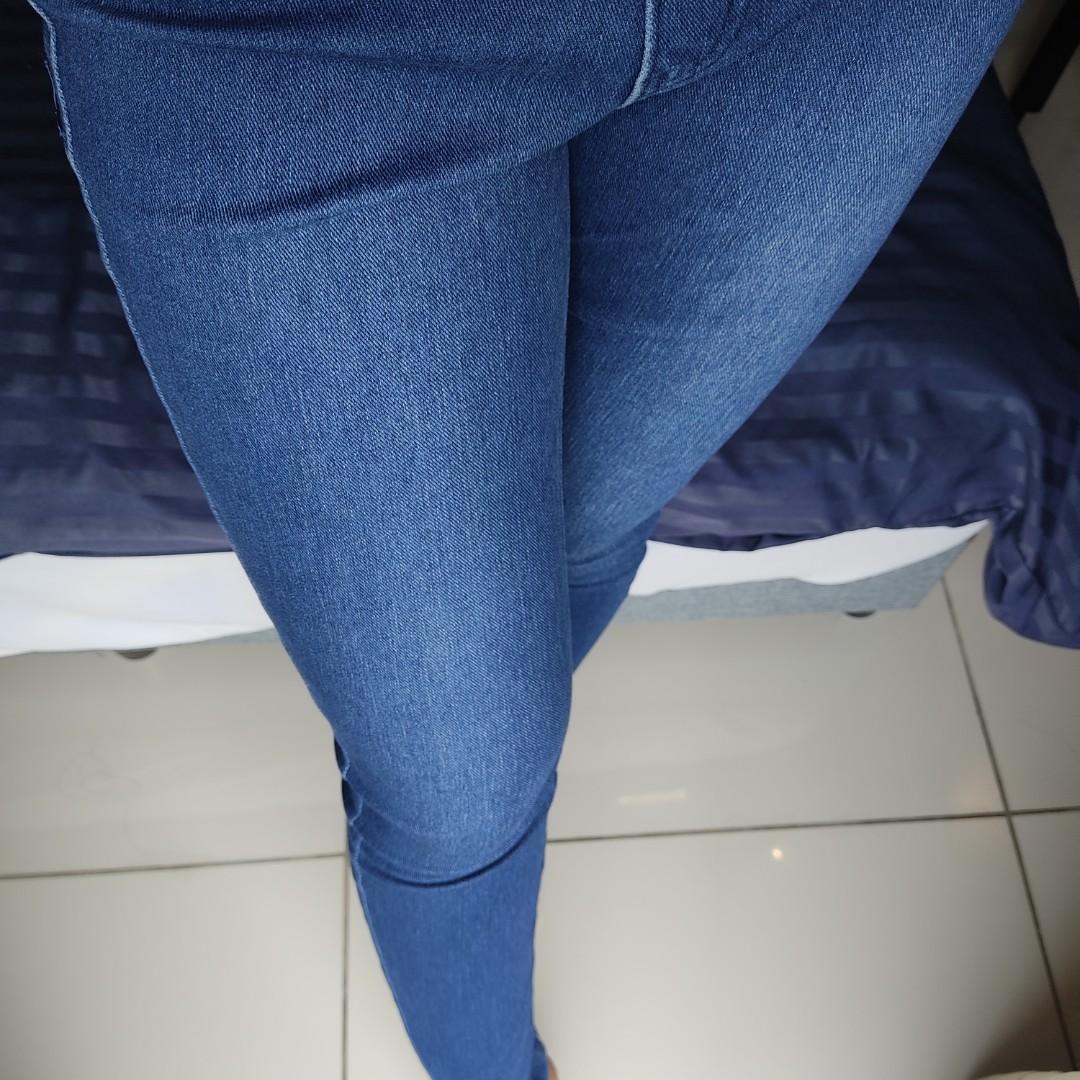 Uniqlo Blue Jeggings, Women's Fashion, Bottoms, Jeans & Leggings on  Carousell