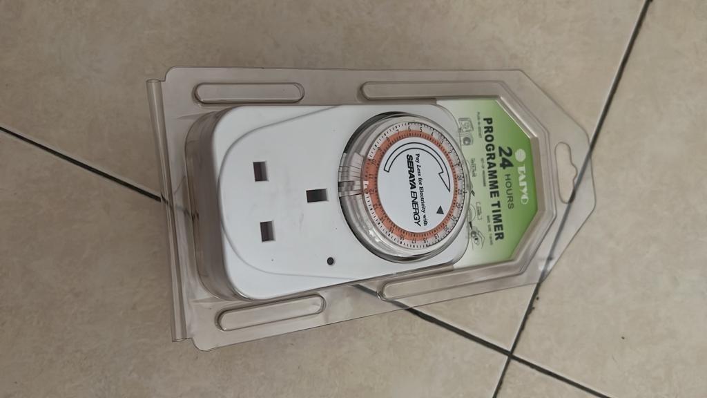 24 Hour programme Timer (Category: Other Home Appliances) located in Singapore. Submitted by ssyytt (Listing ID 1140101998, Image 3). Description: .