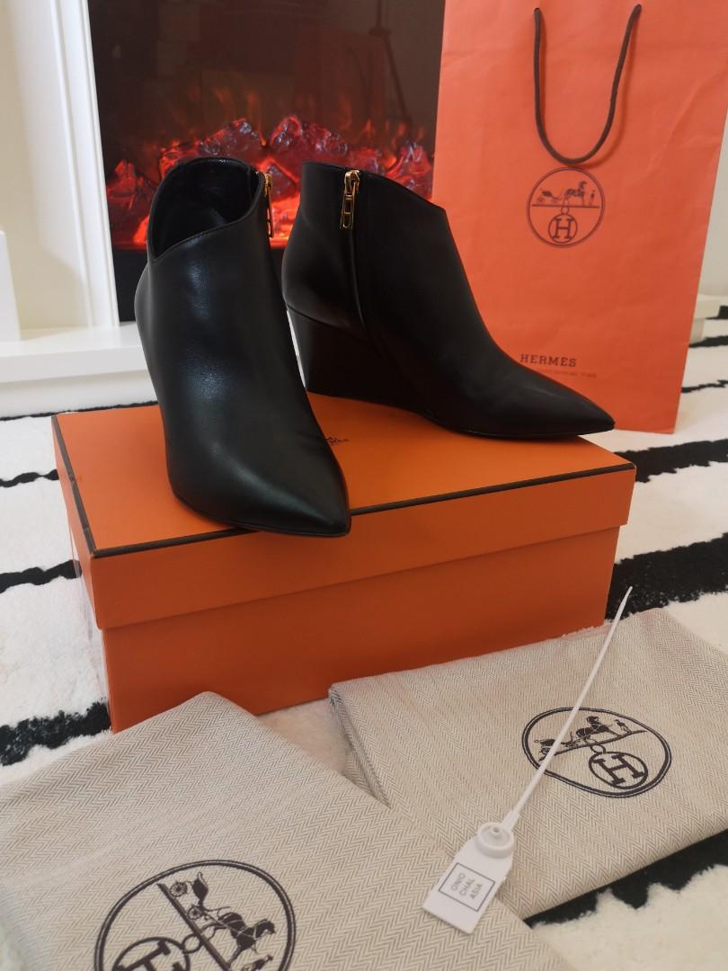 $950 Hermès Wedge Ankle Boots In Black 