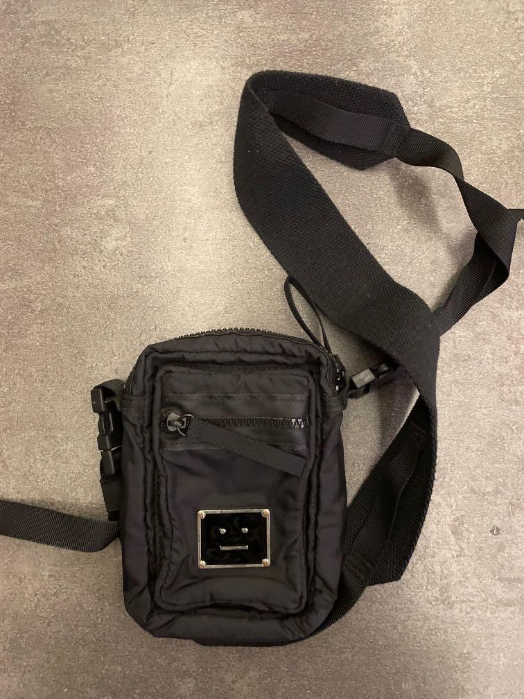 Logo plaque best sale pocket bag black