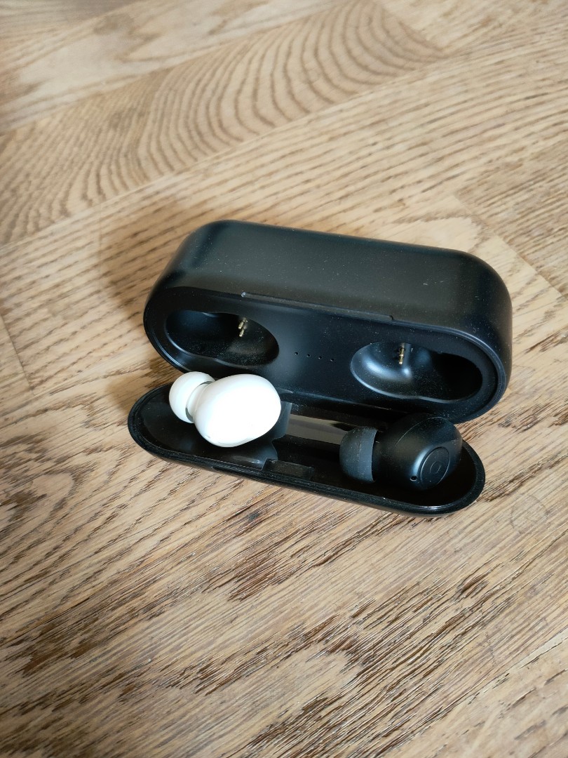 AOMI F9 wireless earbuds working, but 1 earbud battery dies very very