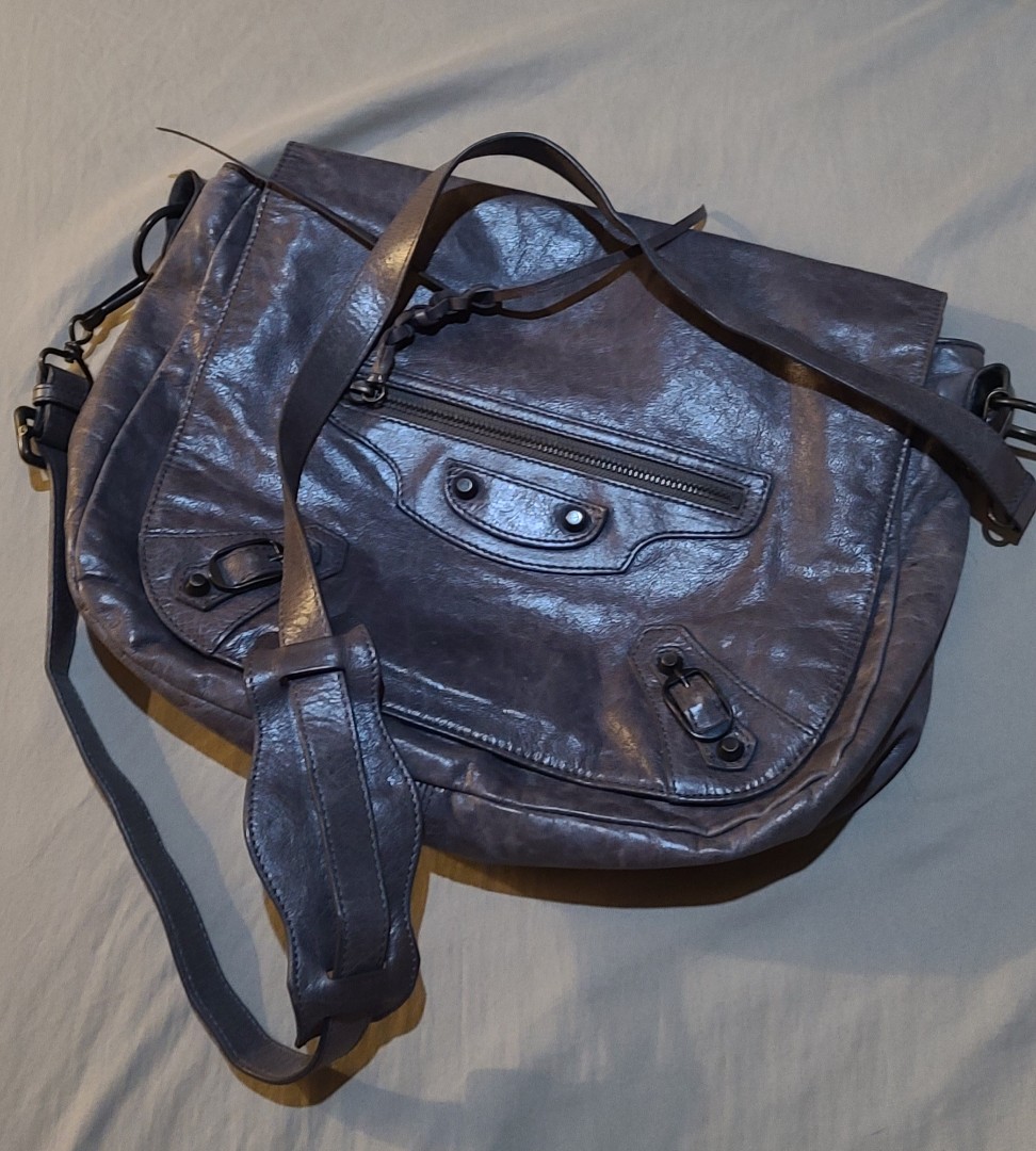 balenciaga folk messenger bag