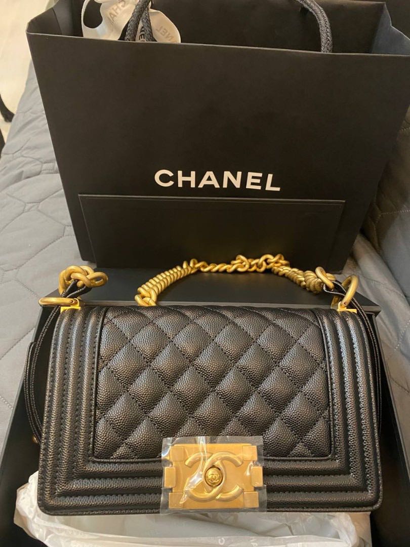Boy chanel handbag with handle Grained shiny calfskin  goldtone metal  black  Fashion  CHANEL