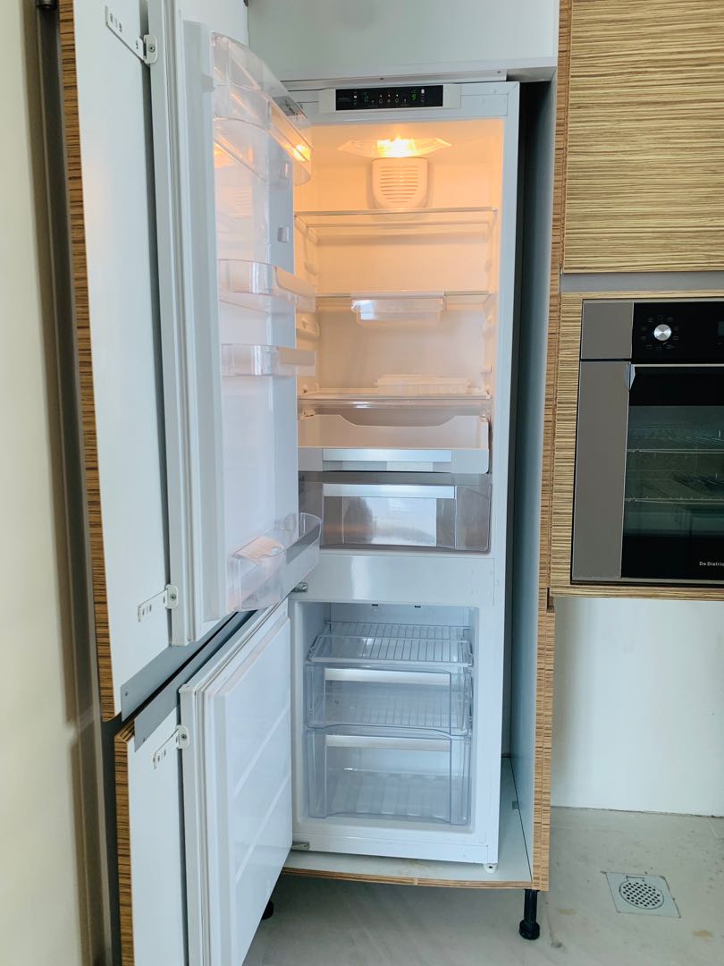 De Dietrich built in fridge DRP831 going for 200 TV Home