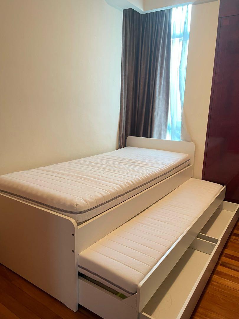 Extendable Bed (Category: Bed Frames & Mattresses) located in Singapore. Submitted by juno6 (Listing ID 1140158323, Image 2). Description: Very functional bed that can turn into a 2 person bed .