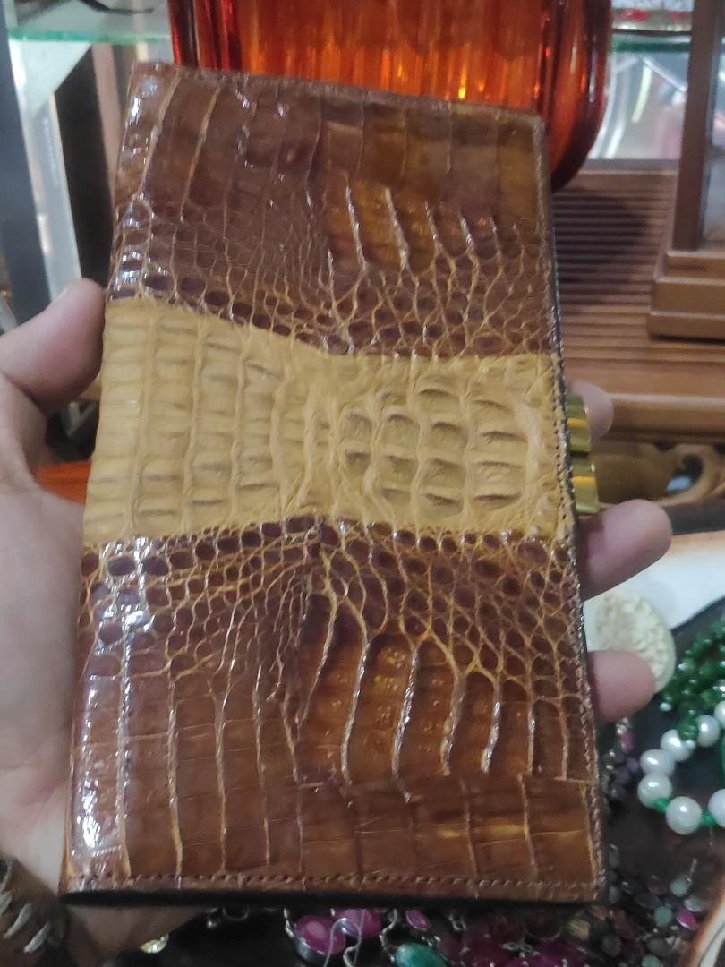 Fiocchi italya crocodile wallet (Category: Luxury Bags & Wallets) located in Baguio. Submitted by nalyns_unique_finds (Listing ID 1140243600, Image 2). Description: real crocodile leather fiocchi italy.