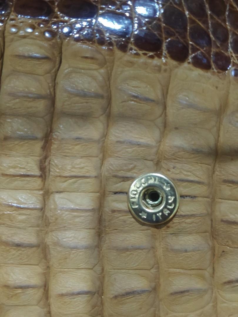 Fiocchi italya crocodile wallet (Category: Luxury Bags & Wallets) located in Baguio. Submitted by nalyns_unique_finds (Listing ID 1140243600, Image 3). Description: real crocodile leather fiocchi italy.